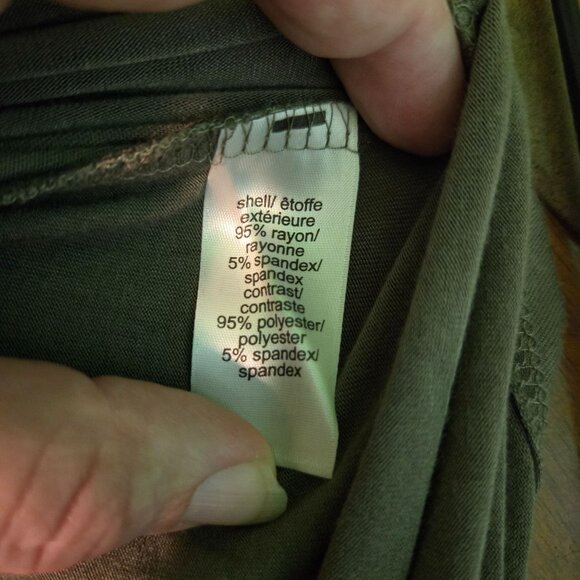 Maurices long-sleeve t-shirt womens Medium taupe v-neck pocket - Picture 8 of 8